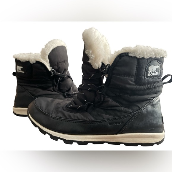 Sorel Black Winter Boots with White Faux Fur Lining - Picture 1 of 6